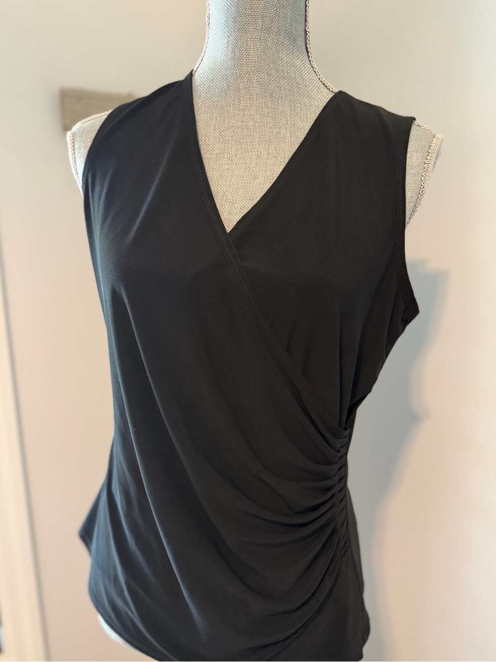FRANK LYMAN Faux Wrap V-neck Sleeveless Silky Blouse Side Ruching Size 14
